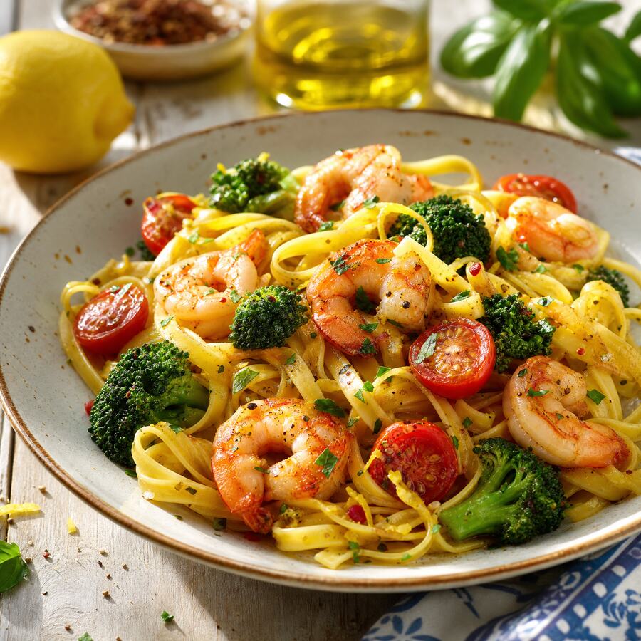 Tagliatelle crevette - Tagliatelle aux crevettes, tomate cerise, brocoli, huile d'olive et citron. | Le Goût du Charbon Témara